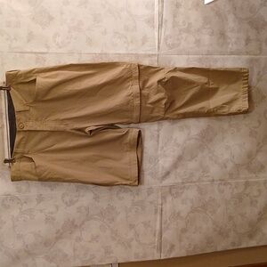 Eddie Bauer khaki pants/shorts 36 x 30 great condition